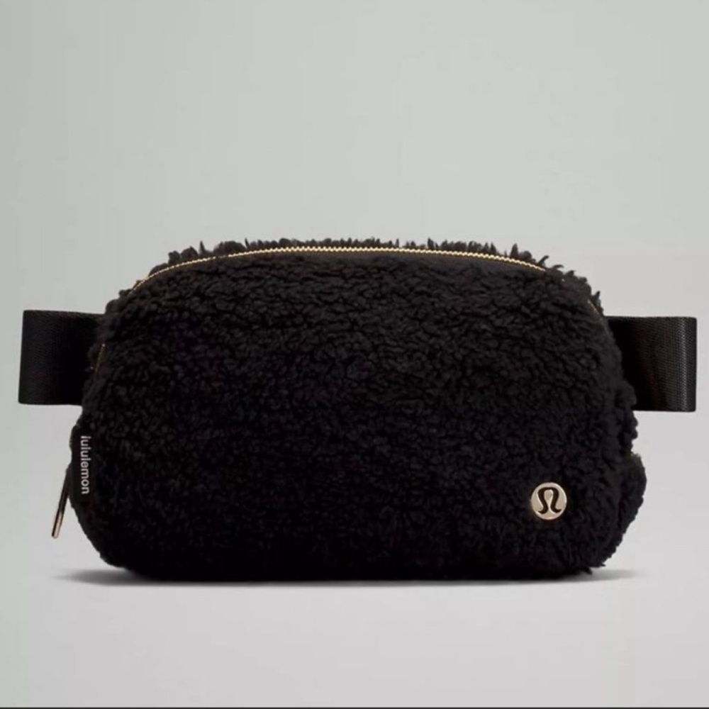 Lululemon Everywhere Belt Bag‎ Sherpa Black Gold 1L
